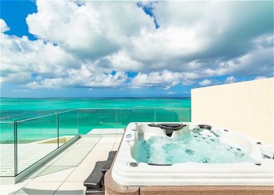 Photo of One Bedroom Beachfront Skypool Penthouse Suite 10